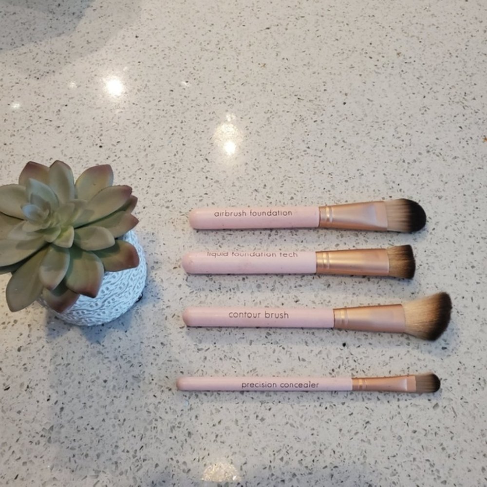 Set 4 Pink & Rose Gold Makeup Brushes Face Brush Cosmetics Foundation Concealer